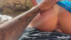 BEACH SEX – Wet Pussy Takes Control & Makes Him Cum Early While People Watch From The Distance