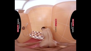 RealityLovers – Shower Allurement with Anna