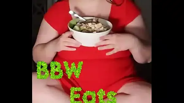 ASMR Huge Salad Mukbang: BBW Crunching and Gulping (4K Portrait)