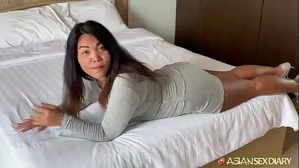 Big booty asian girl likes sex with froeigners