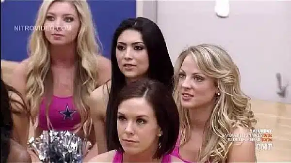 Cheerleaders doing the famous split