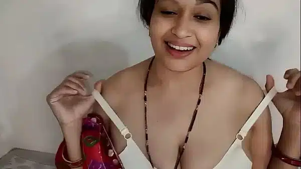 भारतीय असंतुष्ट विवाहित भाभी पड़ोसी के साथ जोरदार सेक्स कर रही है, हिंदी ऑडियो