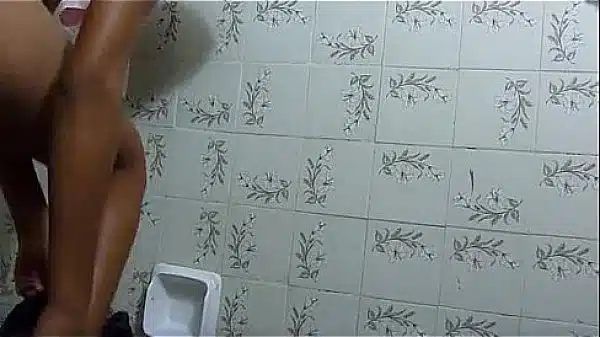 Flagra de Rua – Gostoza Tomando Banho no Vestiario – XVIDEOS.COM 2