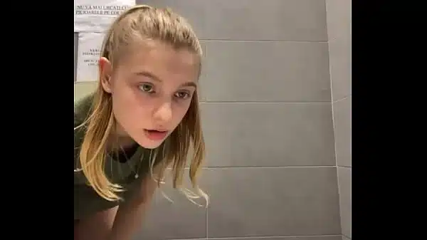 Hardcore fucking with huge dildo and squirt