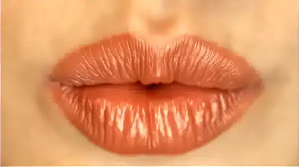 Helping Mia Pearl in the Kitchen Leads to a Hot Pounding of Her Bubble Butt