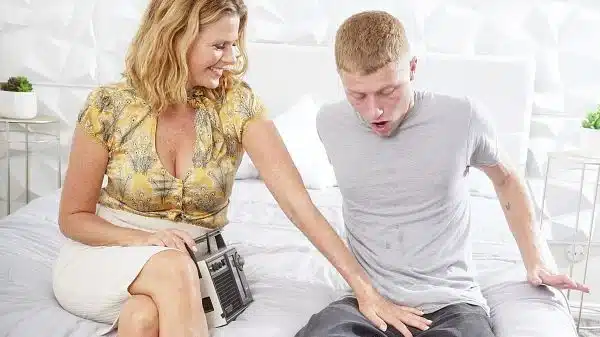 Mom, divorcee and grandma Reya sucks and fucks young cock