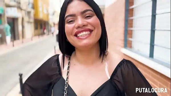 PutaLocura – Camarera culona Makarena busca trabajo y termina siendo follada en Pilladas