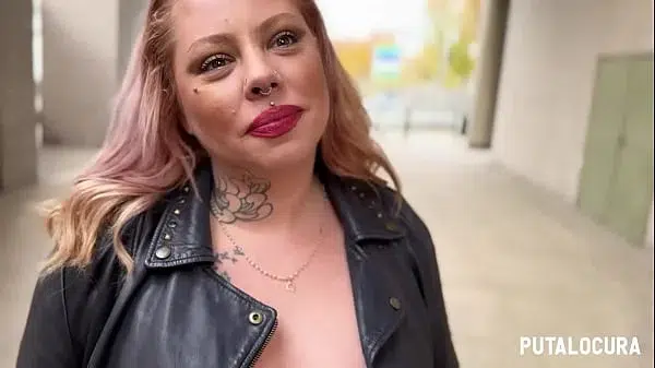 PutaLocura – Madurita latina tatuada Angie Babydoll es pillada en la calle por Torbe