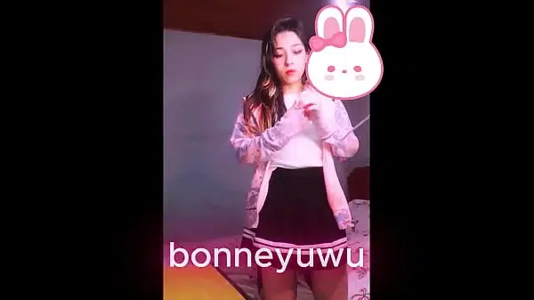Bonneyuwu – 10:05 putita argentina se masturba