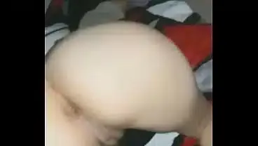 Como toda una putiesposa insatisfecha, dejo que cojan analmente en mi primer cita con un vergon desconosido. Lo dejo que me graba para que me exhiba como la puta que soy. Mi marido en casa esperandome