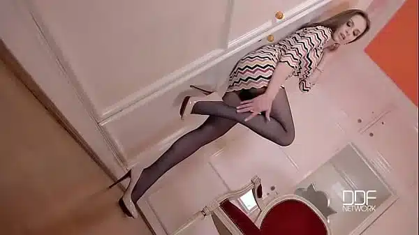 You Bet She’s Wet – Our New Face’s Foot Fetish Solo Show