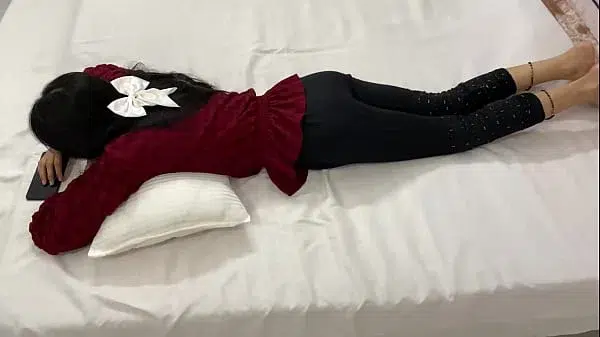 सोतेली बहन की कुंवारी चूत मेरा काला बड़ा लंड इक ही रात में लड़की से औरत बना दिया सोतेली बहन को पूरी हिंदी कहानी