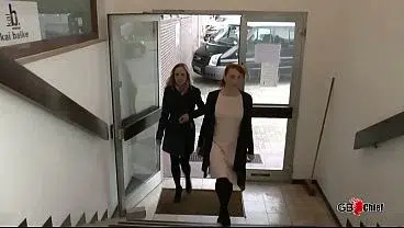 Skinny girl foto session turned into creampie gangbang