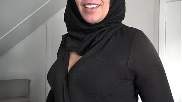 Sexy Virgin muslim girl takes of all her clothes and is not afraid to show her hairy vagina