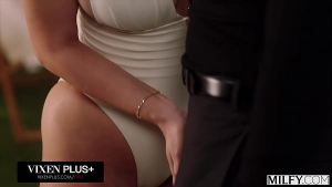 A sunbathing trophy wife seduces a peeping tom.