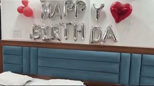 Bhabhi Ne Birthday per Dever Ko Surprise Diya or Apni Chut Di Gift Mein
