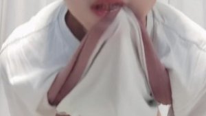 我按你的要求脱成这副模样，这样看的清楚吗？