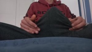 El Tío No Puede Parar De Masturbarse Ese Gran Rabo y Aguanta La Corrida En El Próximo Video