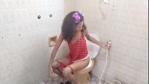 Leo ogro fazendo anal com novinha no banheiro