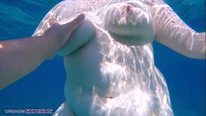 OMG! Pervert voyeur filmed and touched me underwater – Curvy German BBW on cam while swimming in the ocean – Naughty summer vacation vlog