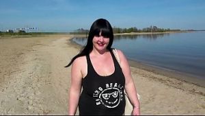 PRIVATE BBW OUTDOOR-SCHLAMPE LUTSCHT FREMDE SCHWÄNZE