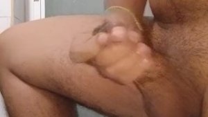 Solo en mi cuarto masturbándome para ti