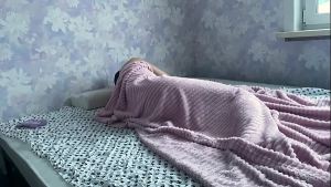 Stepdaughter sneaked into the stepfather’s bed and had sex with him