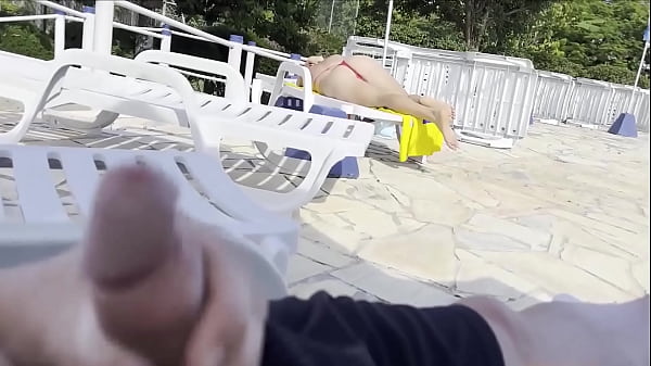 A stranger gave me a great handjob at a public pool