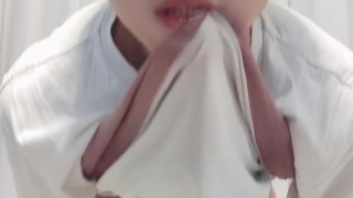 我按你的要求脱成这副模样，这样看的清楚吗？