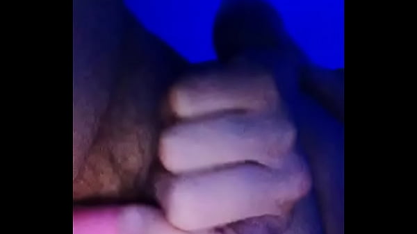 Vibrador en coñoto peludo