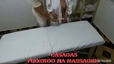 Corno levou sua esposa na massagem e viu ela dar para massagista