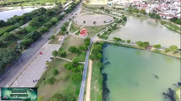 Mama Studio Sexo no parque, com direito a calça rasgada – Grátis