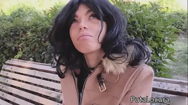 PutaLocura – La sexy española Dayana Teen acepta el reto de Torbe y traga su lefa en pillada