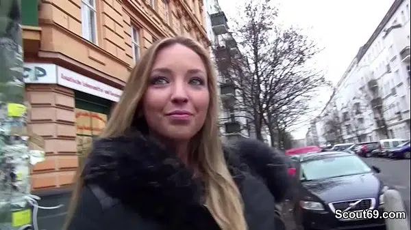 German Scout – Kim Davis (25) in Berlin zum Fick ueberredet