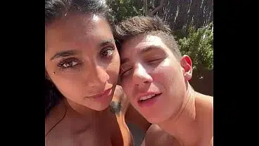 Mi esposa asiatica de tetas enormes me saca la leche en la terraza mientras en vecino mira- Yasmina khan- Brady Bud