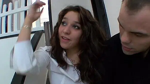 FRENCH amateur Jeune etudiante bien enculee !