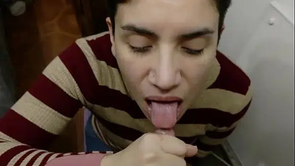 Quickie improvised blowjob and facial
