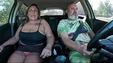 Direto das baladas de Swing para carona essa madura aprontou no carro – Marcela Moraes