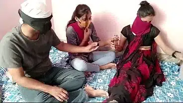 पड़ोसन सौतेली माँ और लड़की को एक साथ चोदा ! देसी थ्रीसम इन हिंदी