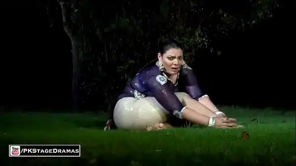 GHAZAL CHAUDHARY RAIN MUJRA 2016 – PAKISTANI MUJRA DANCE 2016