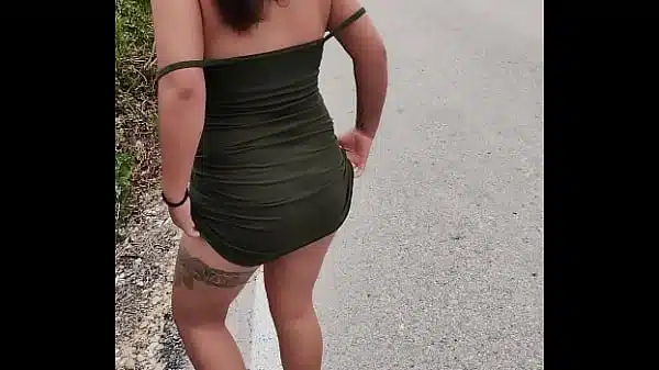 Sexy latina Exhibiendose en publico